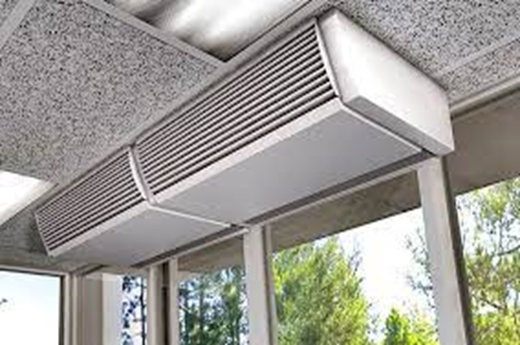 Горизонтальная установка воздушной завесы над дверью или окном.png